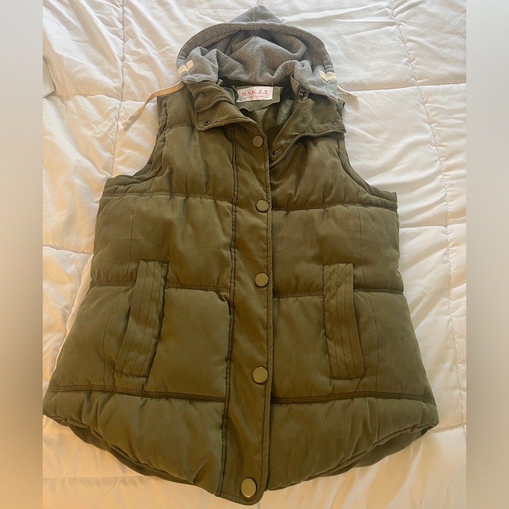 M.S.K.Z.X green hooded puffer vest